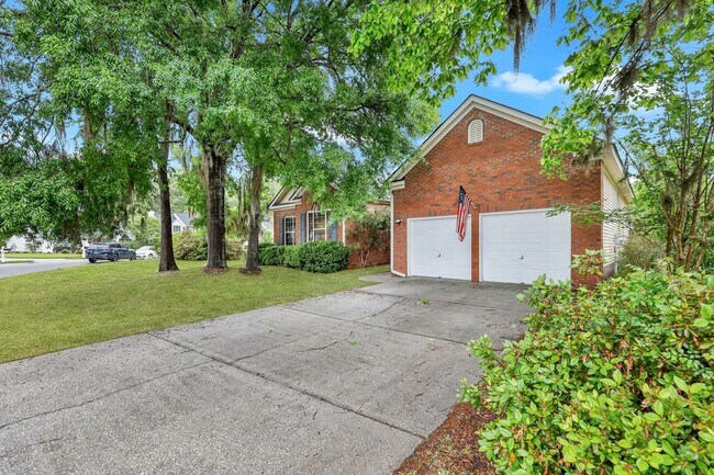 Building Photo - Newly Renovated 3 Bedroom  in Village Gree...