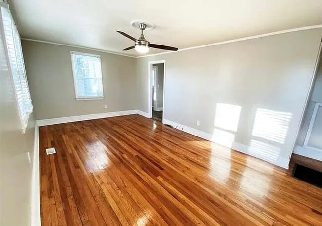 Building Photo - 1307 Bolt Dr