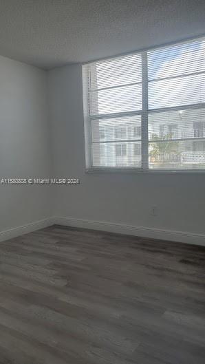 Foto del edificio - 492 NW 165th St