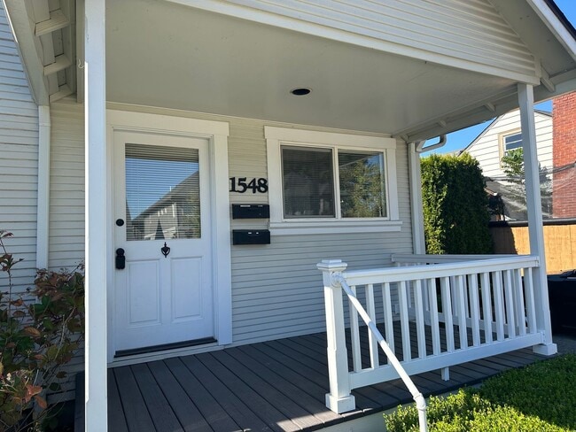 Building Photo - Large 2 bedroom, 2 full bathroom home in Eugene!