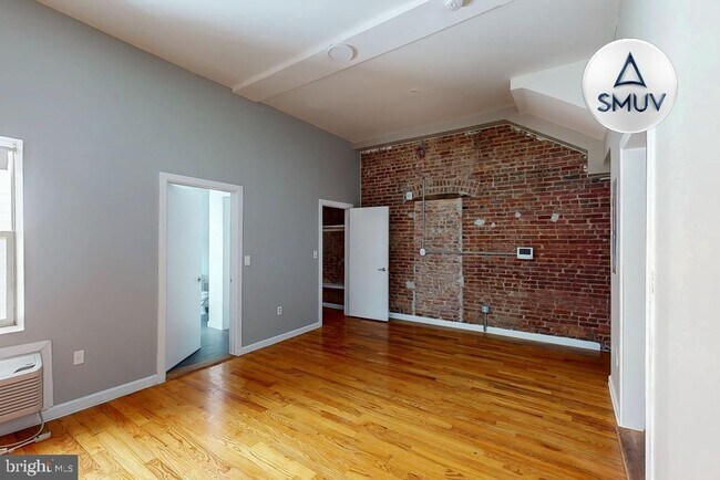 Building Photo - 232 E North Ave