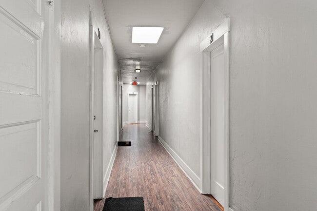 Building Photo - 138 Elm Ave