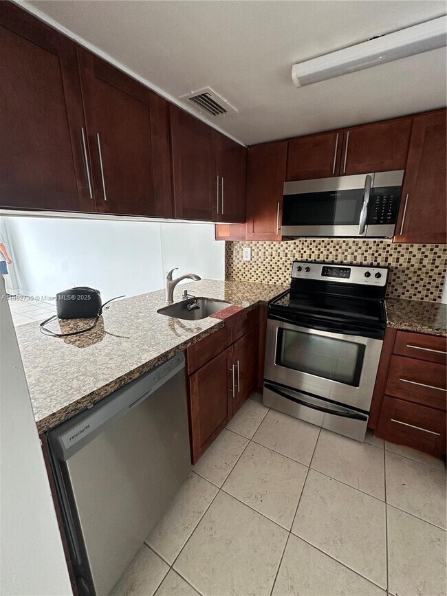 Foto del edificio - 16465 NE 22nd Ave
