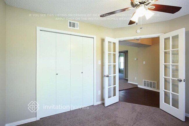 Building Photo - 4800 Hollow Tree Dr