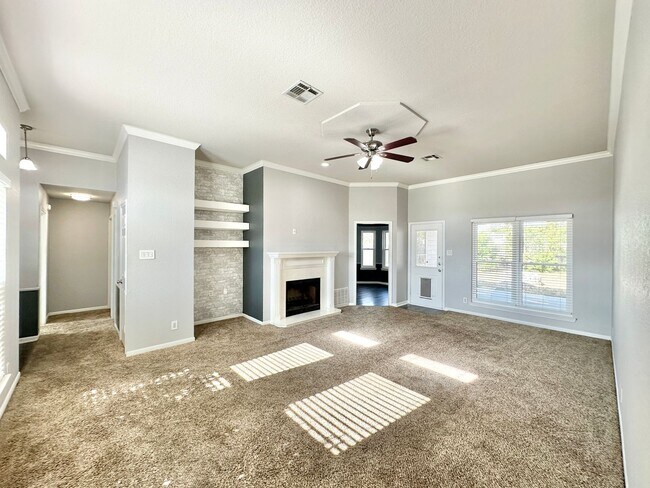 Foto del edificio - Price Drop!  Viewable NOW  Pets Accepted!