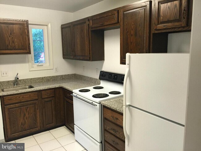 Foto del edificio - 6725 Kenwood Forest Ln