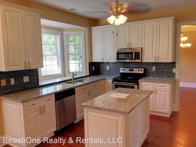 Building Photo - 4 br, 2.5 bath House - 3848 Waterford Circle
