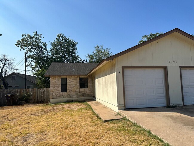 Foto del edificio - 1103 Country Aire Drive