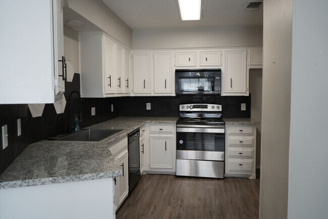 Foto del edificio - Southwest Lubbock 3 Bedroom - Move in 07/16
