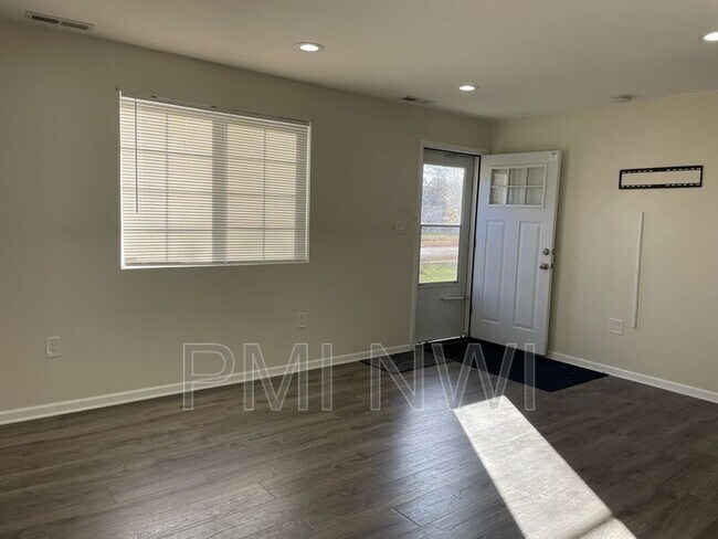 Building Photo - 913 Spruce St