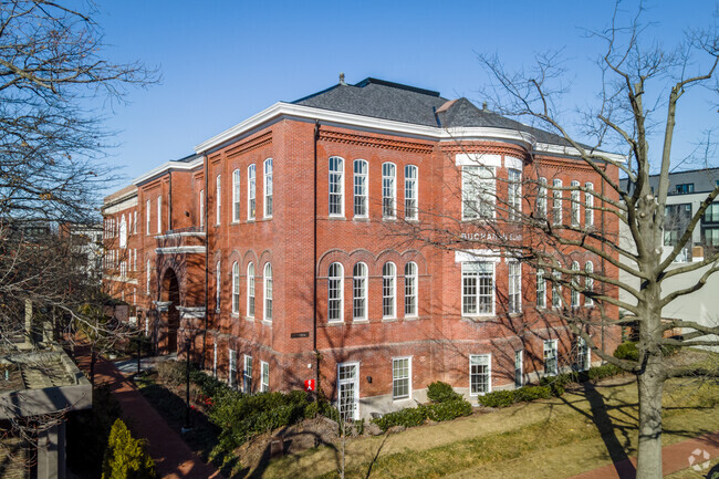 1324 E St SE - The Buchanan School