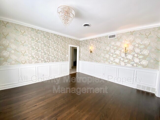 Building Photo - 4222 N Hall St