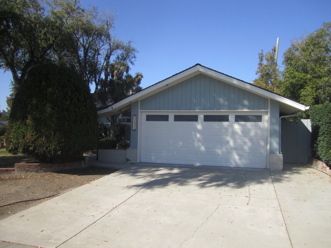 Primary Photo - SPACIOUS 3BED, 2 BATH IN EXCELLENT SANTA C...