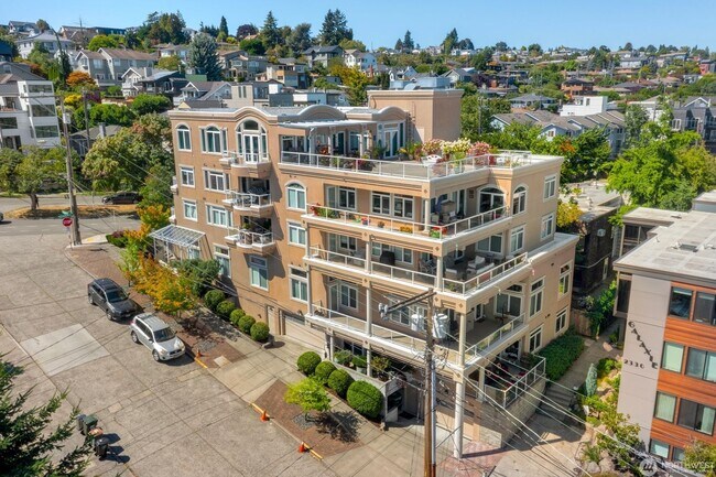 Foto del edificio - Luxury spacious unit with partial downtown view in Magnolia