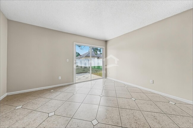 Building Photo - 9261 Redtail Dr