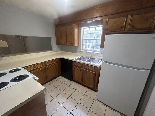 Building Photo - 107 Country Town Dr