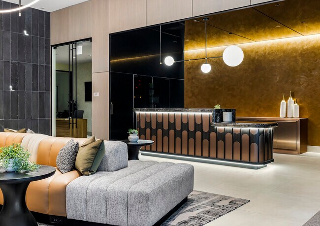 Foto del edificio - 218 E Grand Ave