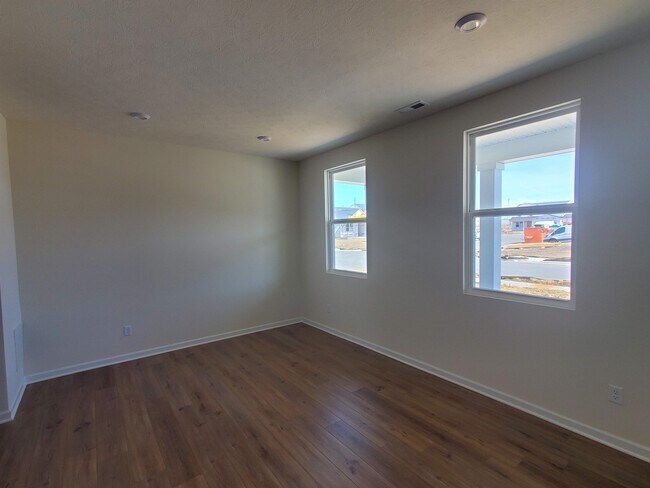 Building Photo - 4420 Hickory Ln