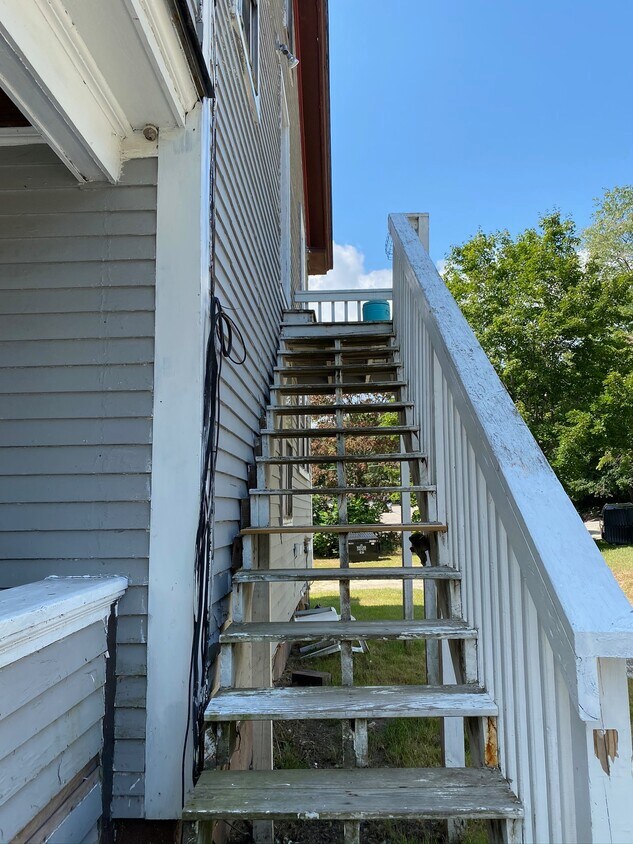 40 Russell St Unit B, Plymouth, NH 03264 40 Russell St Plymouth, NH Apartments for Rent in