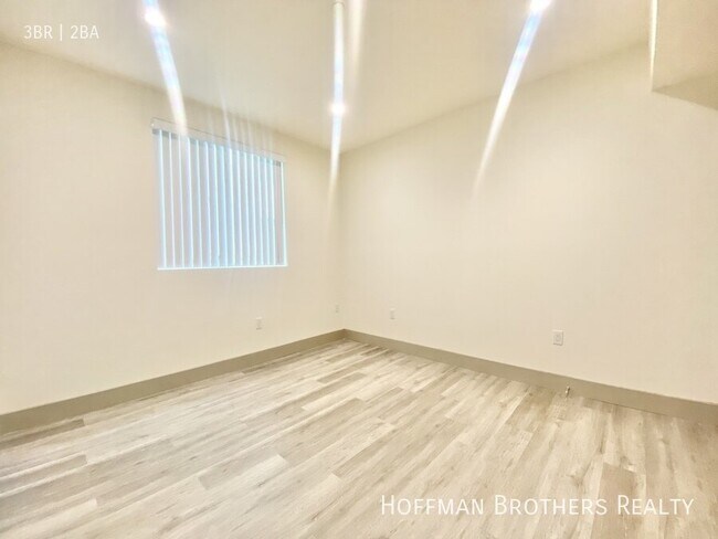 Foto del edificio - 4847 Oakwood Ave