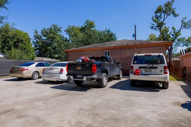 Foto del edificio - 6820 Petre Dr