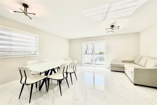 Building Photo - 4122 Collins Ave