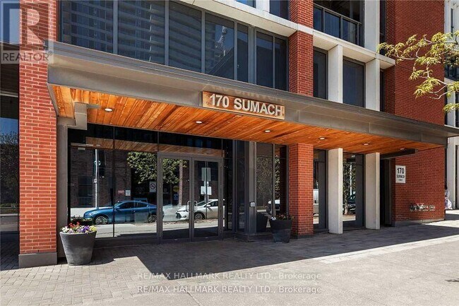Building Photo - 170-1170 Sumach St