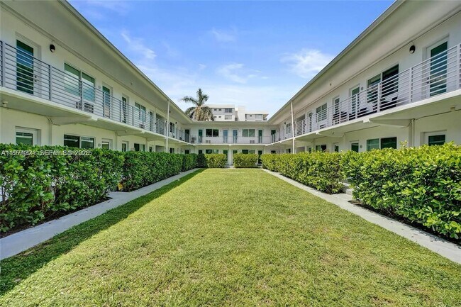 Foto del edificio - 9270 E Bay Harbor Dr