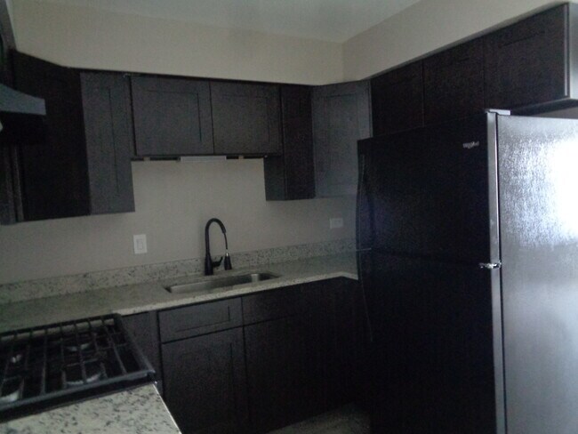 Foto del edificio - 5740 108th St