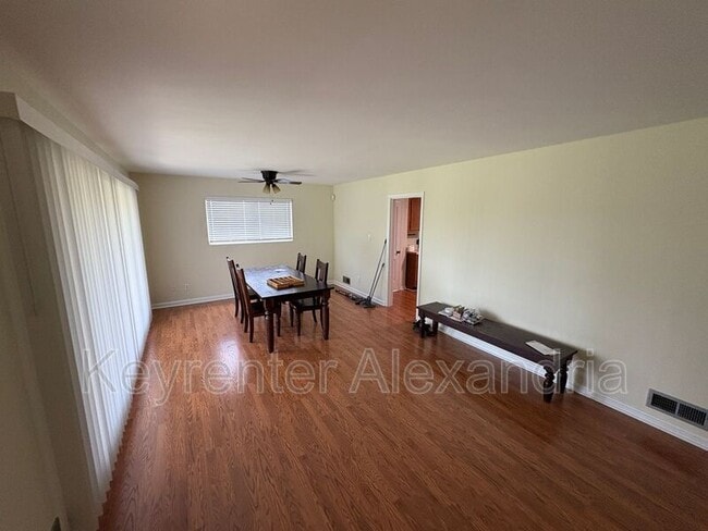 Building Photo - 2826 James Dr