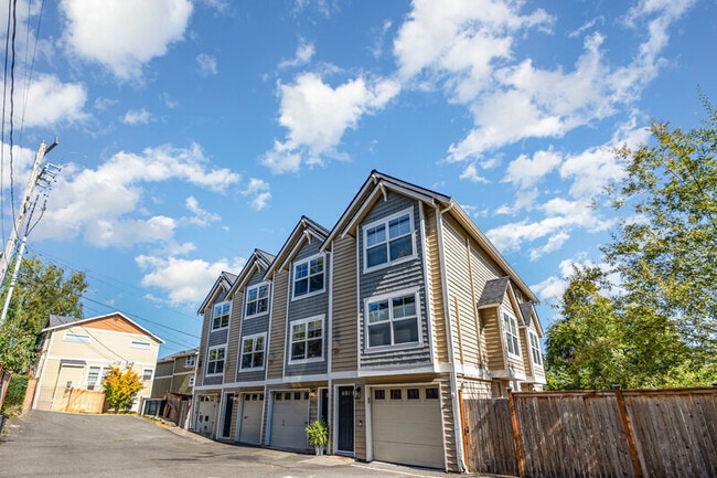 Building Photo - 4848 Railroad Ave NE