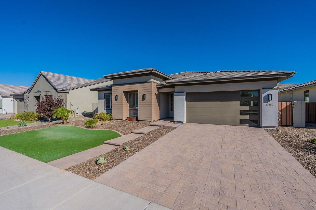 Primary Photo - Exquisite luxury home in thriving Gilbert