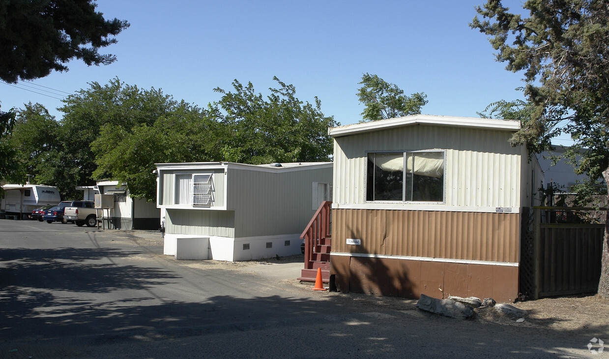 Kennedy Mobile Home Park Apartments in Oakley, CA