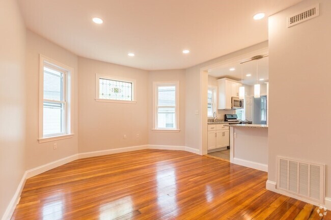 Building Photo - 28 Hunnewell Ave