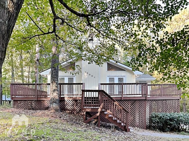 Building Photo - 13001 Lakeview Pkwy