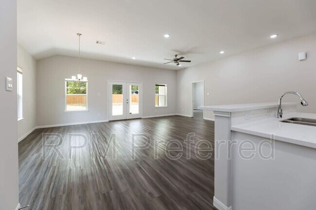 Building Photo - 101 Country Rd 3552