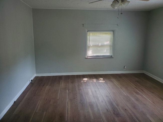 Building Photo - 1018 Erbe Ave