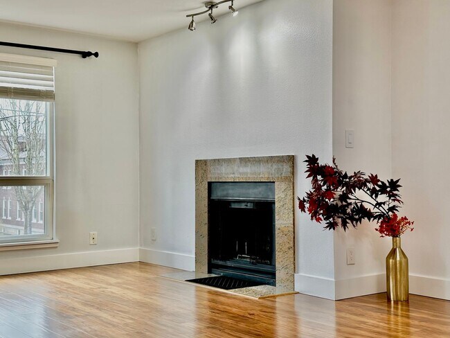 Foto del edificio - 7323 Sand Point Way NE