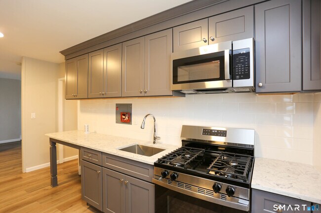 Foto del edificio - 30 Glenbrook Rd