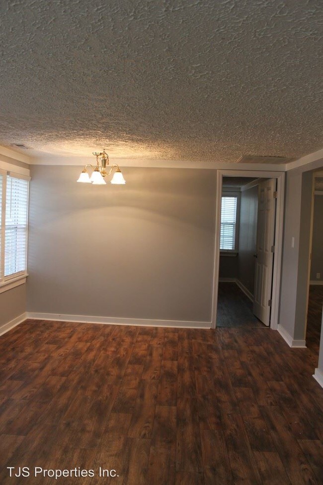 Building Photo - 2 br, 1 bath House - 2503 Oaks Road