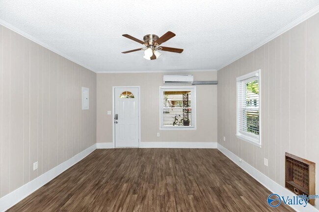Foto del edificio - 512 Oshaughnessy Ave NE