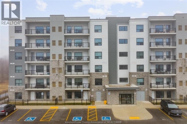 Building Photo - 3290 Stella Crescent