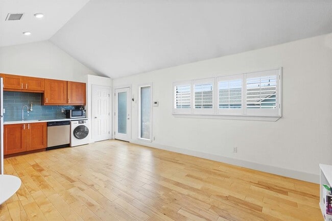 Building Photo - 1307 E 52nd St