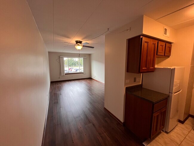 Sala de estar (con vista al exterior) - 10210 Washington Ave