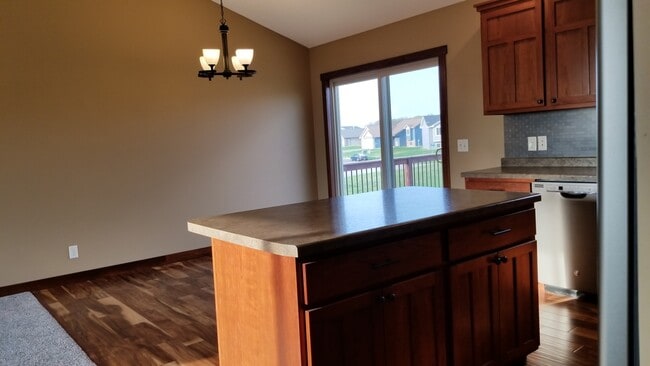 Foto del edificio - 244 Prairie Rd