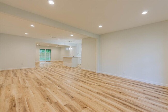 Building Photo - 2723 Summertime Dr