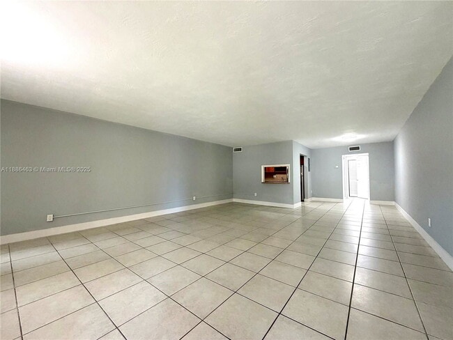 Building Photo - 1885 NE 121st St