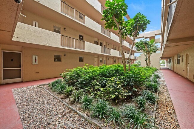 Building Photo - 403 NW 68th Ave