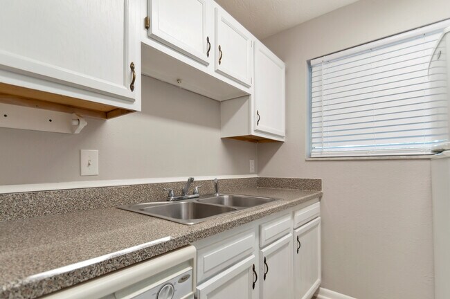 Foto del edificio - 4836 Atlantic Blvd
