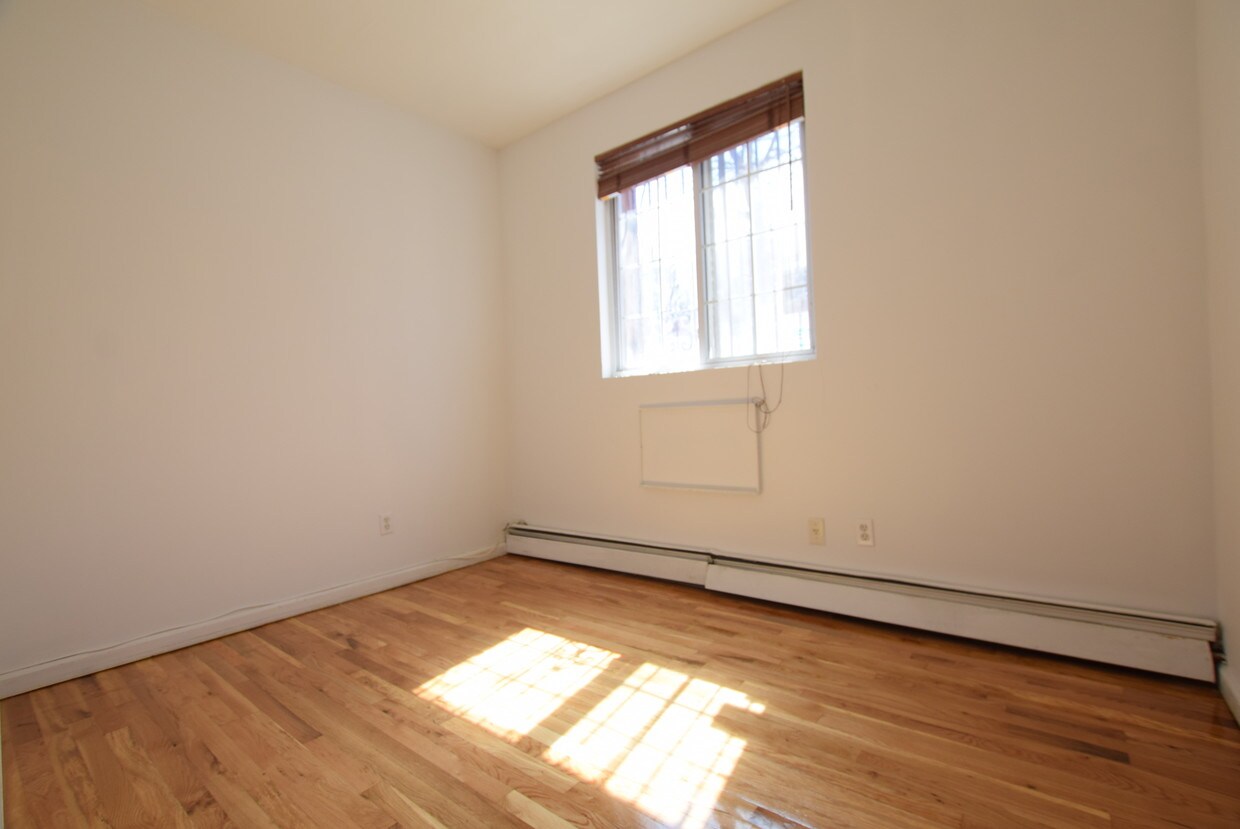 Primary Photo - 152 Lexington Ave